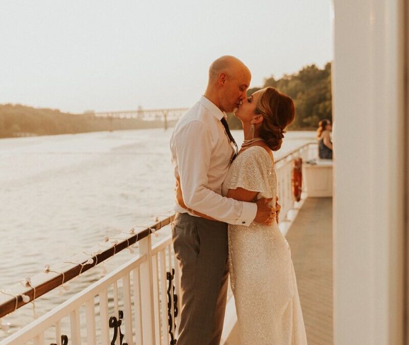 5 Reasons to Have Your Wedding on a Boat